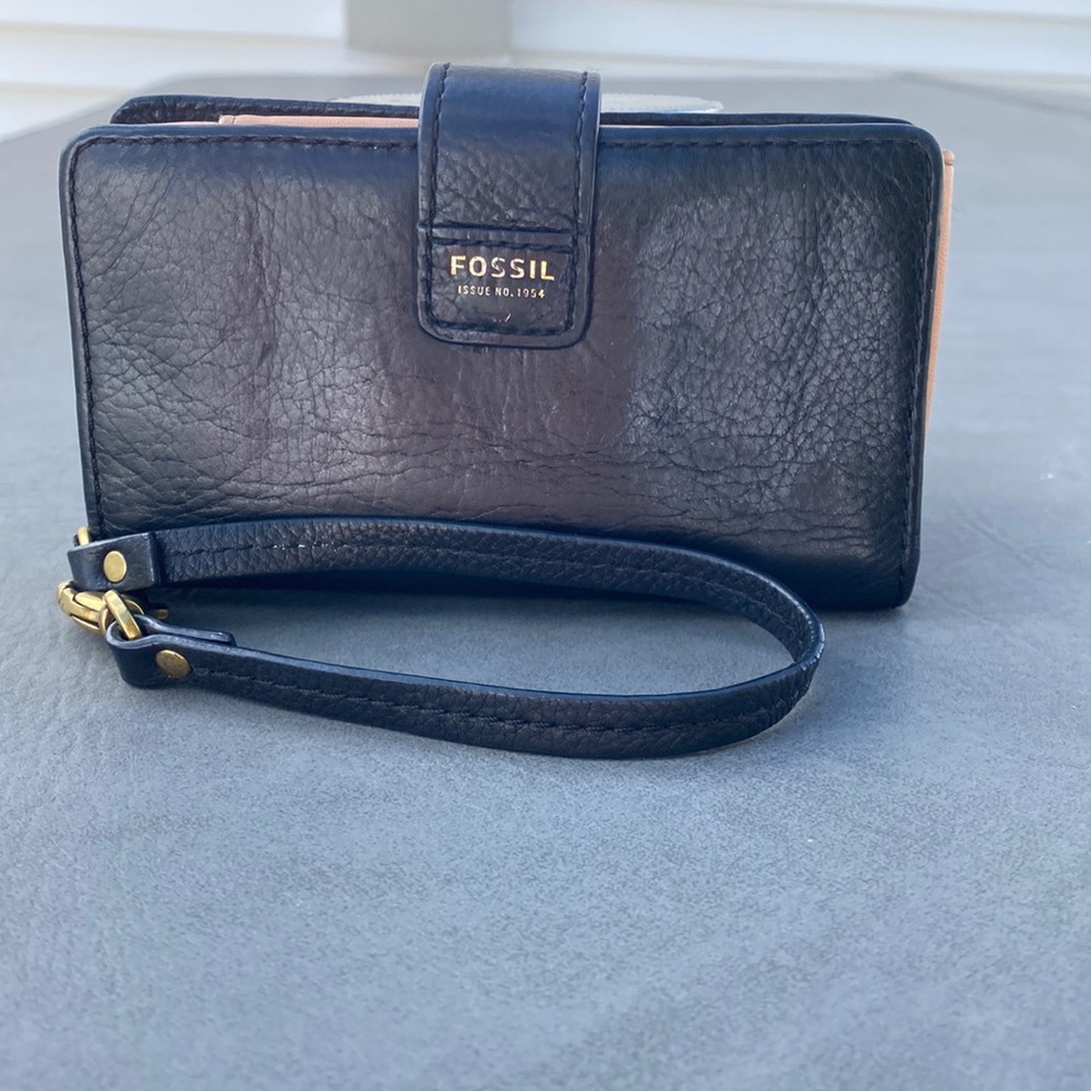 COPY - Fossil leather wristlet